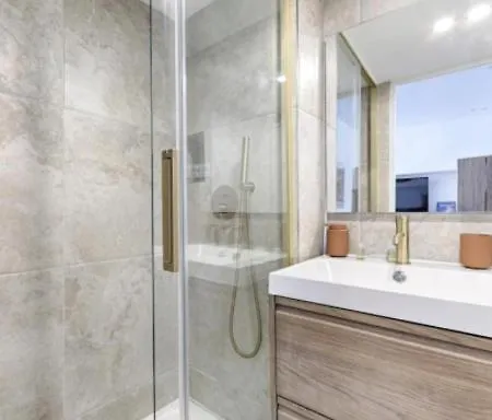 Atypique Avec Mezzanine Apartment Paris