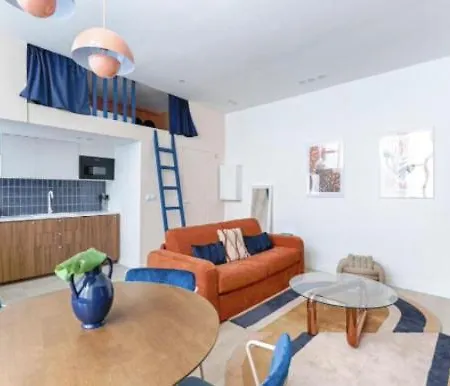 Atypique Avec Mezzanine Apartment